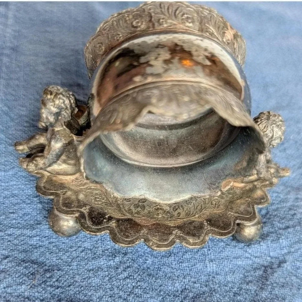 Wilcox Silver Plate Antique Cherub Napkin Ring Quadruple Plate 01536 Victorian